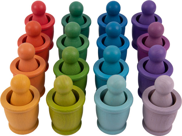 Regenbogen Figuren mit Farbbecher